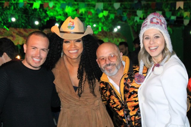 Jr Pacheco, Simone Sampaio, Leonardo Bueno e Gisele - Fotos: Renato Cipriano