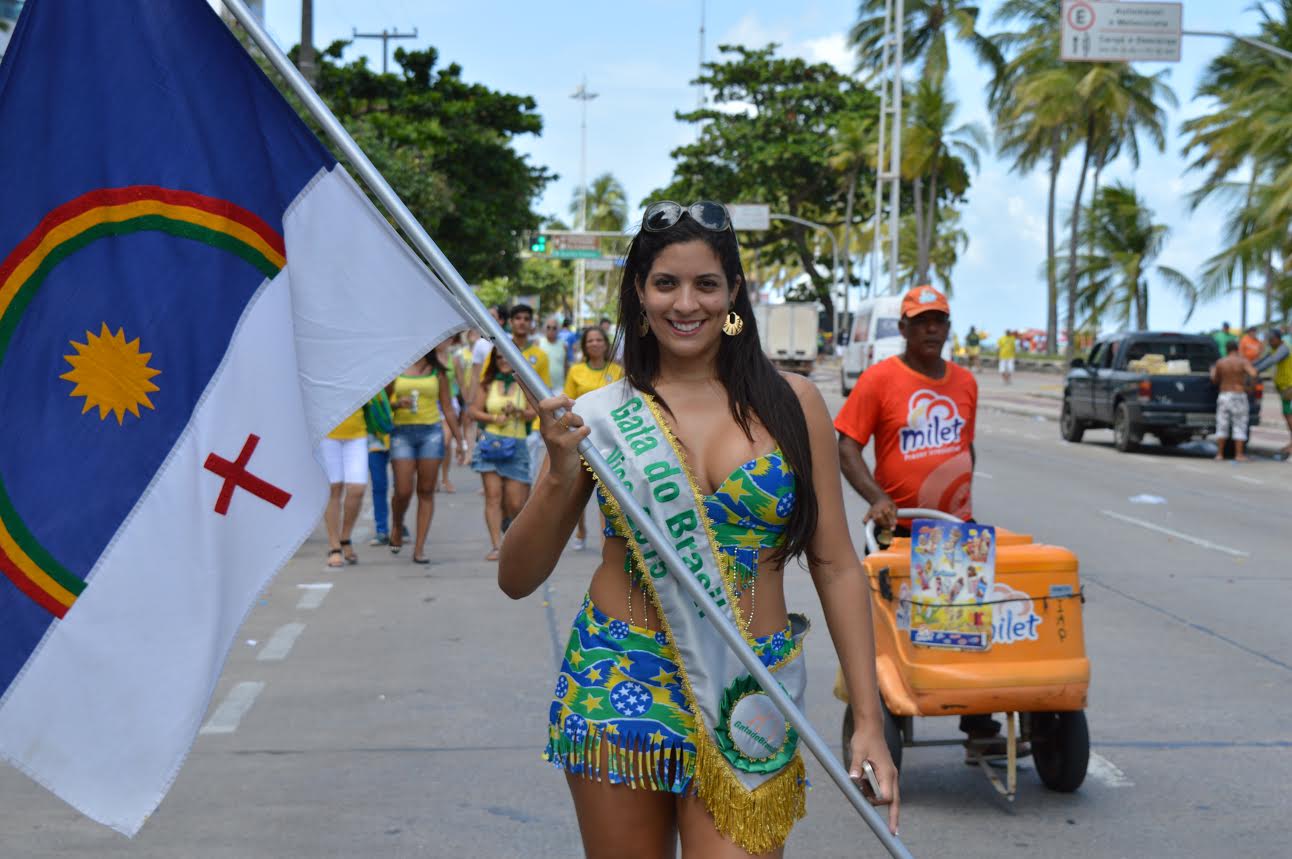 Vice Gata do Brasil, Madelayne Cavalcanti vai a protesto no Recife