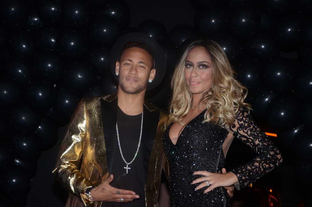 Irmã de Neymar, Rafaella Santos faz aniversário em SP