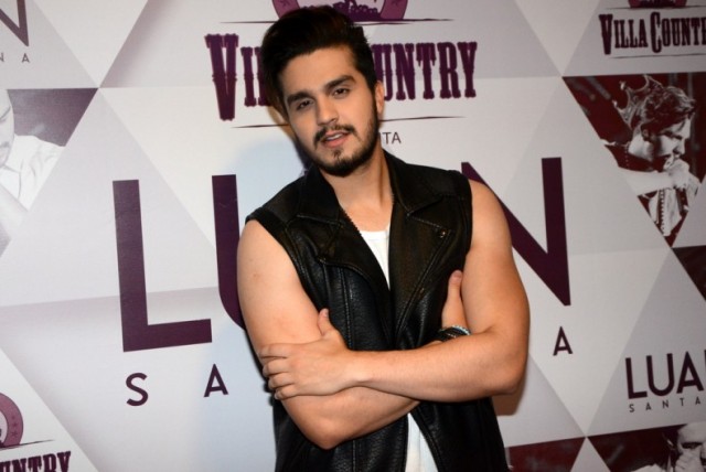 Luan Santana faz show na Villa Country em São Paulo