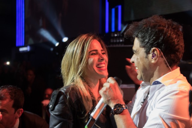 Zezé di Camargo canta com sua filha Wanessa em SP