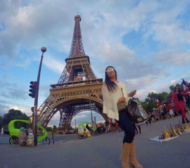 Mulher Melancia visita pontos turísticos em Paris