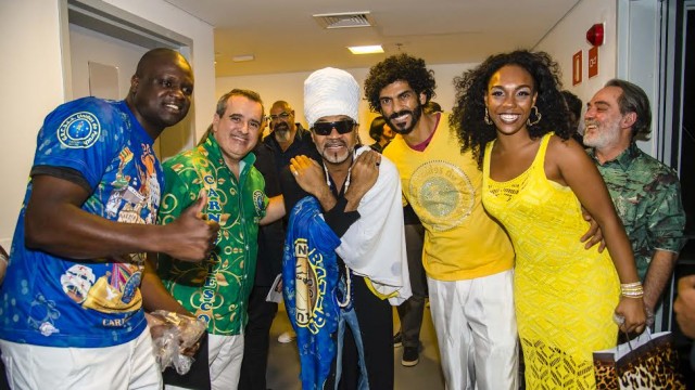 Artistas da Unidos do Peruche encontram Carlinhos Brown