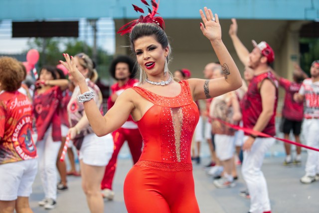 Cacau Colucci usa look justíssimo em ensaio técnico