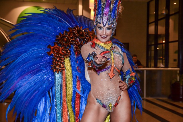 Musa da Gaviões usa body cavado em desfile: “muito luxo na avenida”