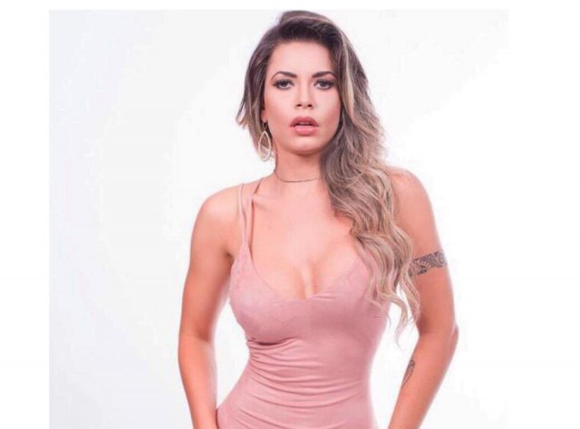 Lacrou! Cacau Colucci exibe curvas perfeitas