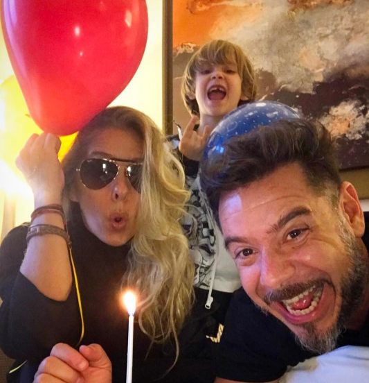 Adriane Galisteu comemora aniversário em família