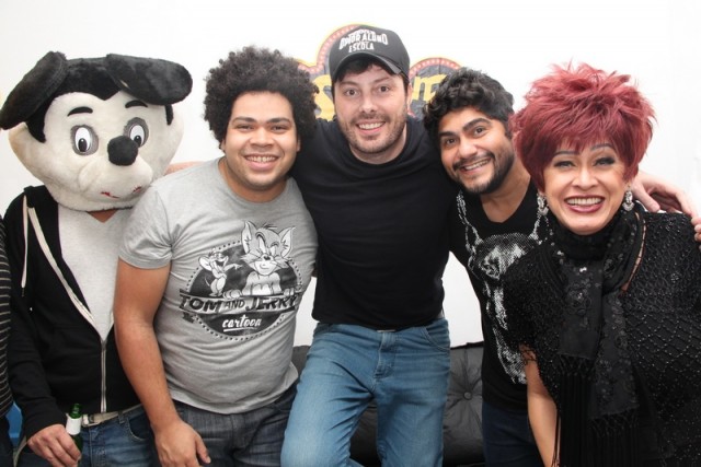 Danilo Gentili volta a bar onde iniciou sua carreira