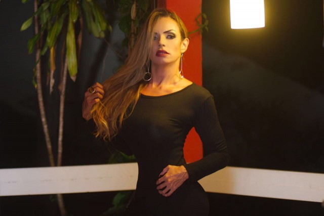 Professora sexy revela preconceito: “ser inteligente e bonita é difícil”