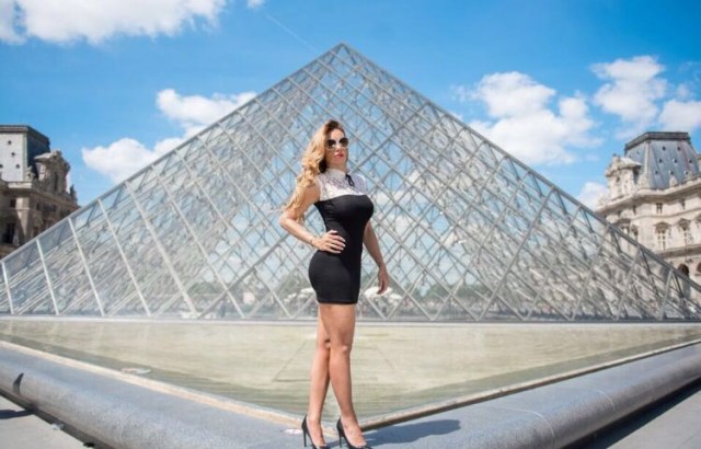 Musa fitness, Wanessa Angel posa cheia de estilo em Paris