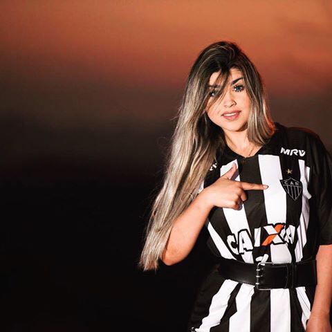 Kemila Pinheiro promete foto sexy se o Galo vencer jogo