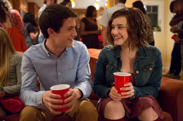 Katherine Langford e Dylan Minnette dão detalhes da 2ª temporada de 13 Reasons Why