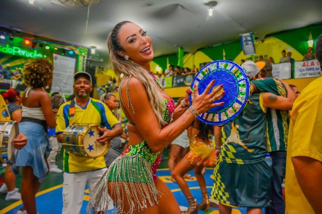 Madrinha da Peruche, Pri Santtana se despede do carnaval