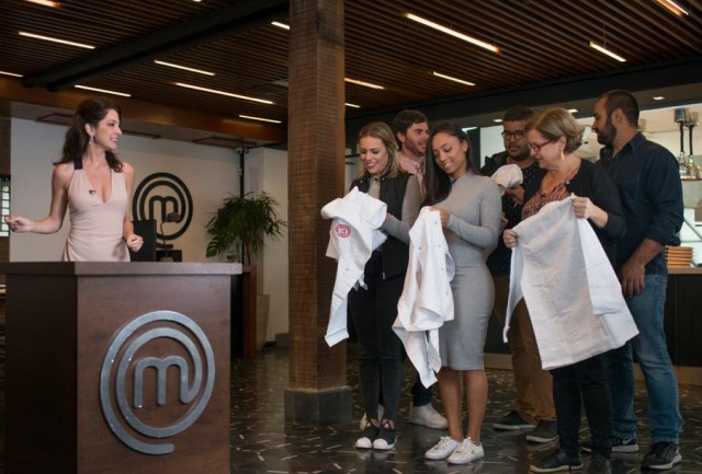 Competidores do “MasterChef” enfrentam prova em cozinha profissional