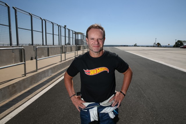 Rubens Barrichello vira motorista do Hot Wheels Uber. Entenda!