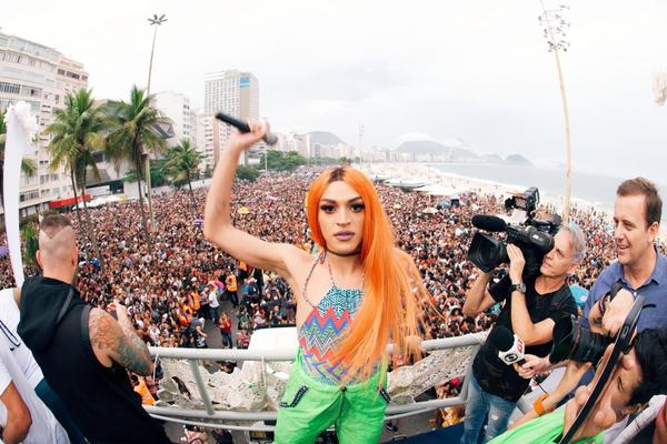 Pabllo Vittar participa da Parada Orgulho LGBTI no Rio