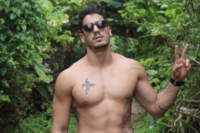 Modelo e lifestyle Caio Caiera revela romance com atriz do SBT