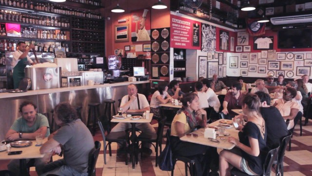 Bar na Vila Madalena, Genésio se destaca pelo chopp bem tirado