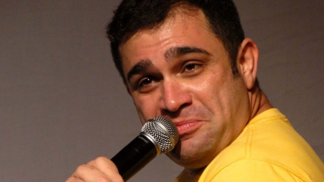 Humoristas se reúnem para stand-up beneficente em SP