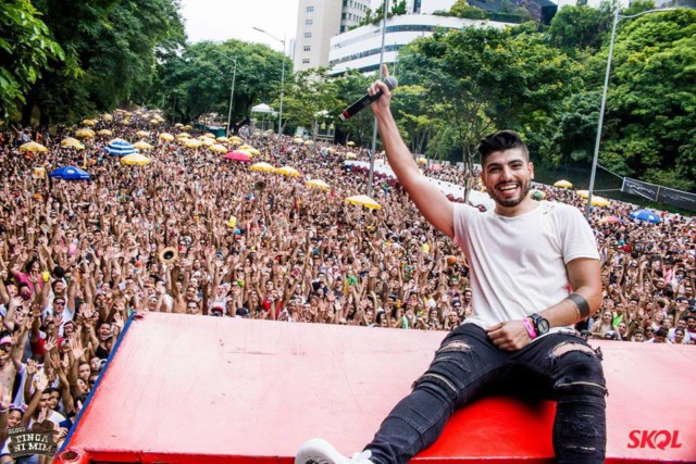 Sertanejo Felipe Ossani é atração do Bloco da Salete Campari