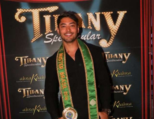 Mister Brasil Willian Herculano é convidado vip do Circo Tihany em Mogi das Cruzes