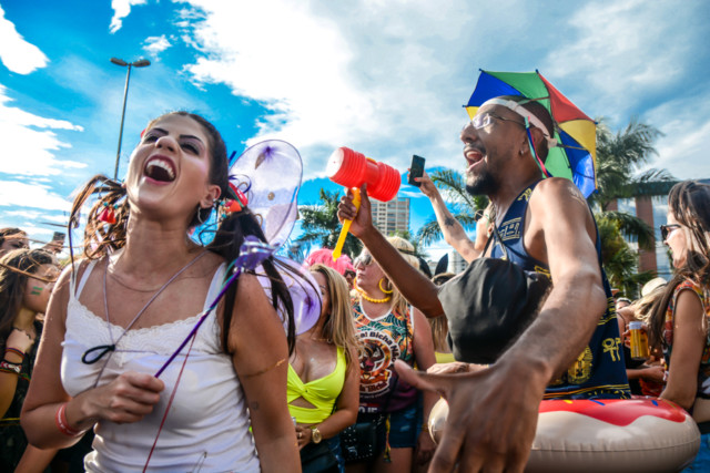 Carnaval: blocos e trios elétricos agitam foliões em São Paulo