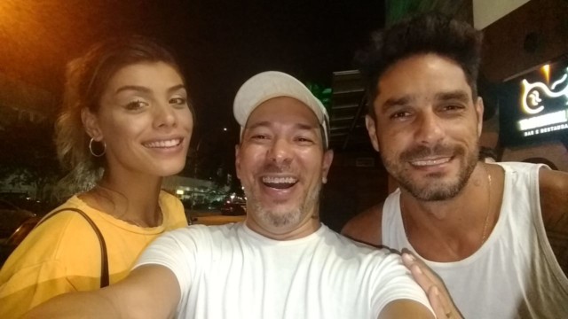 Diego e Franciele Grossi contam as novidades para David Santiago