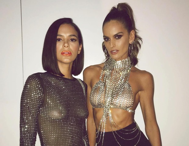 Seios à vista! Bruna Marquezine mostra demais na Sapucaí