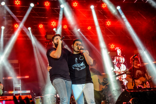 Henrique e Juliano atraem multidão em Guarulhos para nova turnê