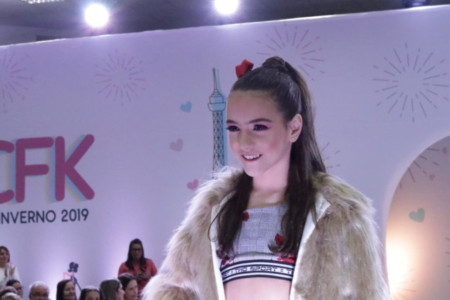 Duda Del Duca faz show na abertura do Viver e Crescer Fashion Kids