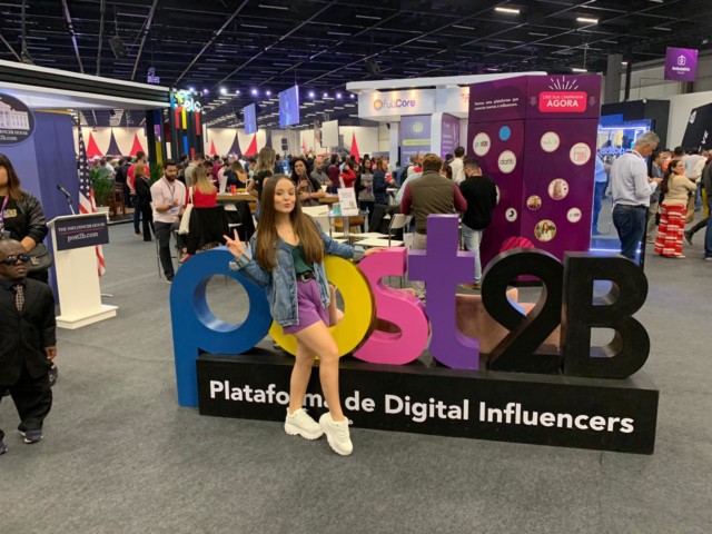 Larissa Manoela e influencers marcam presença no Vtex Day