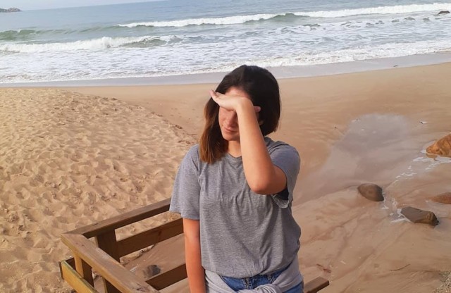 Ana Eliza Bussolo aproveita tarde no Morro das Pedras em Florianópolis