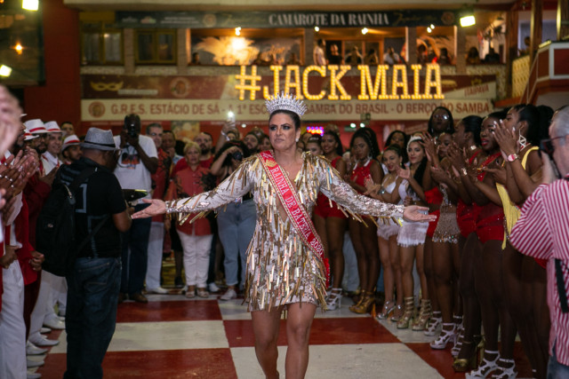 Carnaval: Jaqueline Maia é a nova rainha de bateria da Estácio de Sá