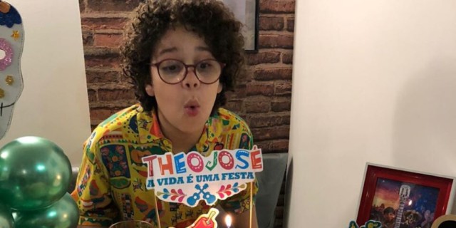 Théo José celebra 11 anos com amigos e familiares