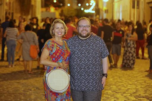 Jornalista Rodrigo Teixeira é recebido com festa na Bienal Internacional do Livro de Alagoas