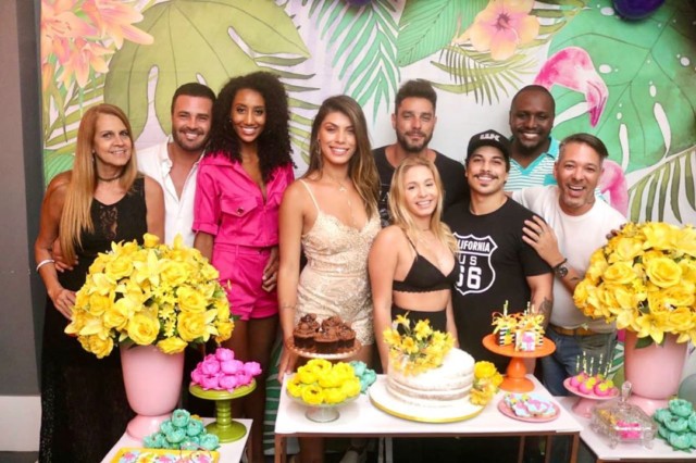 Ex-BBB Fran Grossi Comemora Aniversário entre amigos famosos