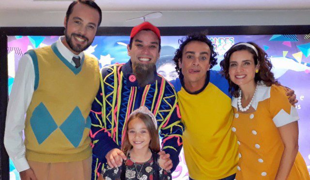 Atrizes e modelos mirins assistem ao musical infantil ‘Raulzito’