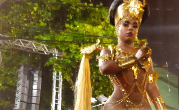 Caroline Lima brilha na Novo Império e leva prêmio de melhor rainha de bateria