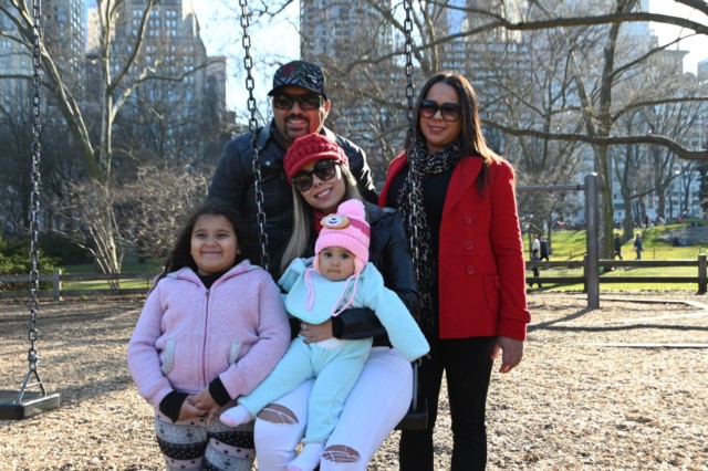 De férias nos EUA, Edson, da dupla com Hudson, passeia no Central Park