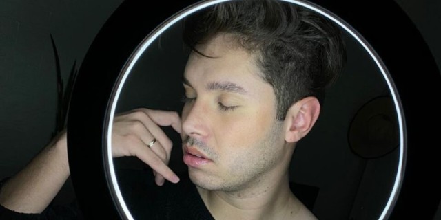 Daylon Martineli se destaca no Instagram transformando música em poemas