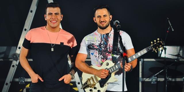 Vitor e Cadu apresentam a primeira parte do DVD “Case”