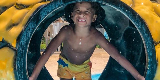 Blogueiro mirim, Davizinho Lucas, aproveita o domingo com a família no ‘Aldeia das Águas – Park Resort’