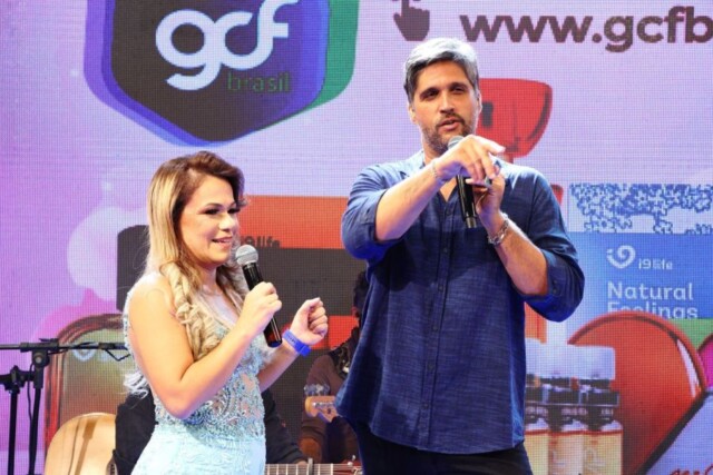 Flavinha Cheirosa e Léo Chaves, comandam Live no Canal do Vovô Raul Gil Oficial