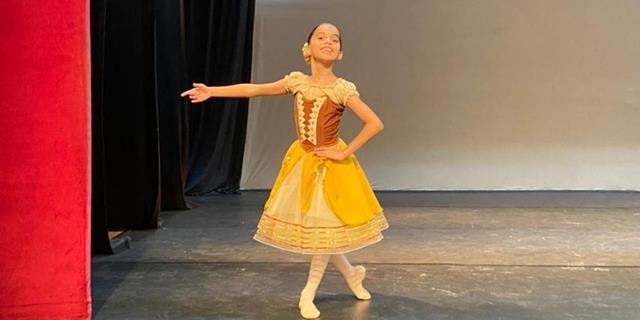 Atriz mirim Soffia Monteiro, brilha em festival de dança