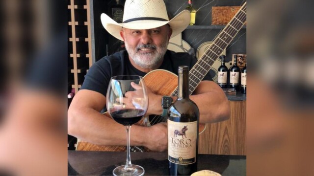 Vinho chileno ganha destaque no mundo da música! Saiba mais