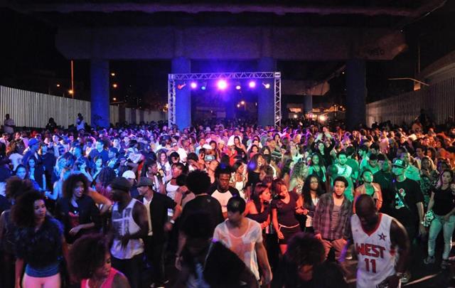 Neste sábado (25), noite de Natal, acontece o último baile de charme do Viaduto de Madureira do ano