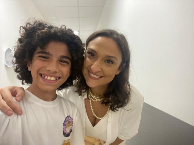 Davi Martins faz parte do elenco no novo programa do SBT, ‘A Pracinha’, com o personagem Peralta