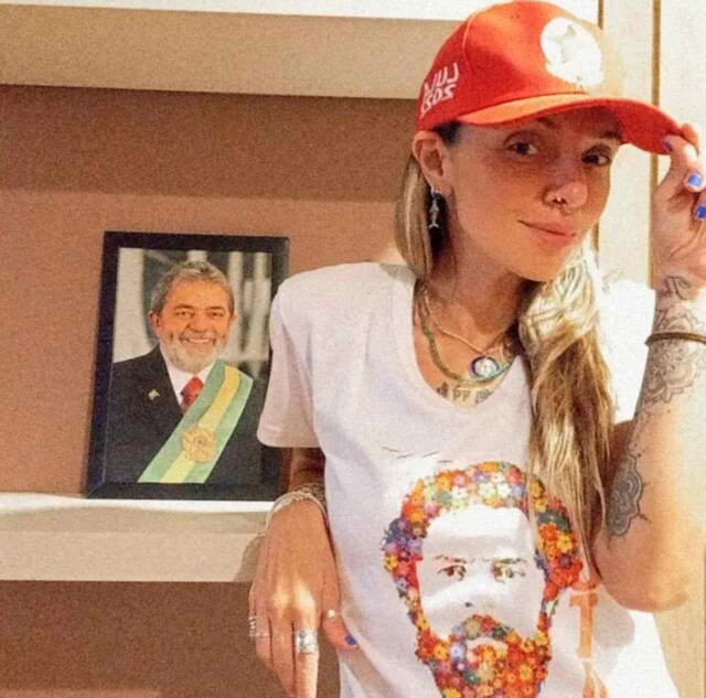 “Esquerdo Gata” Conheça A Mulher Que Afronta Os Seguidores De Bolsonaro Na Internet