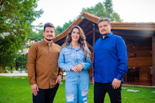 Patrícia Romania lança “Quero-quero” com a dupla André e Felipe