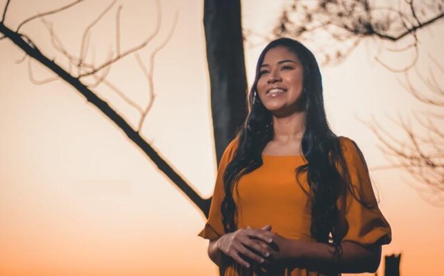 Cantora Valéria Soares revela como se aproximar de Deus no single “De Todo Coração”